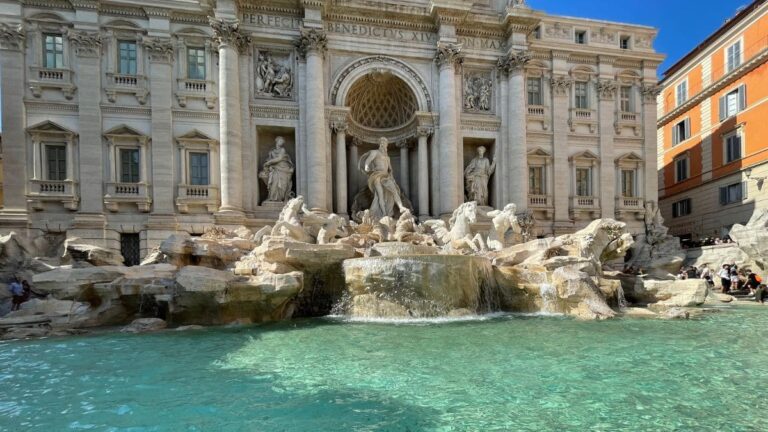 Hasta 4 000 euros al día Dónde van las monedas de la Fontana di Trevi