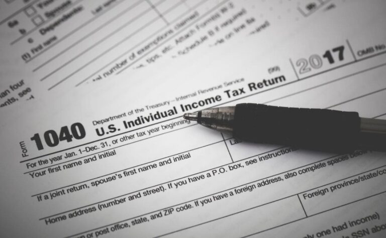 IRS Form 1040: How to file and type of forms