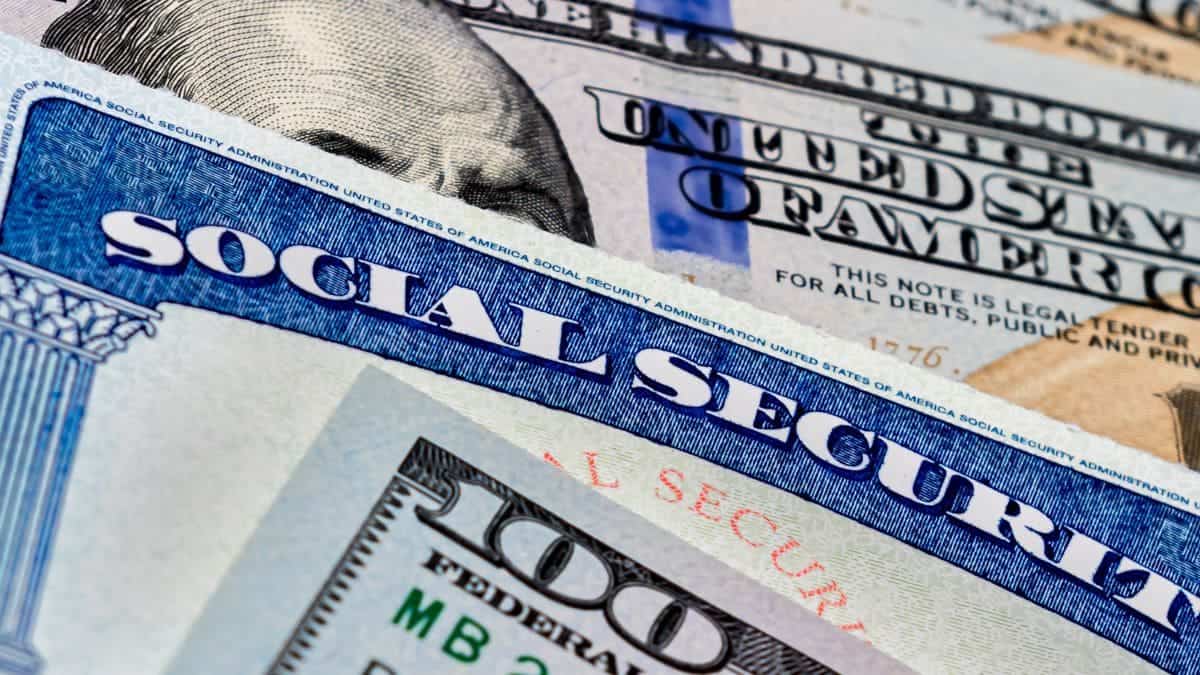 You will receive a Social Security check in addition to Supplemental Security Income if you meet the following requirements