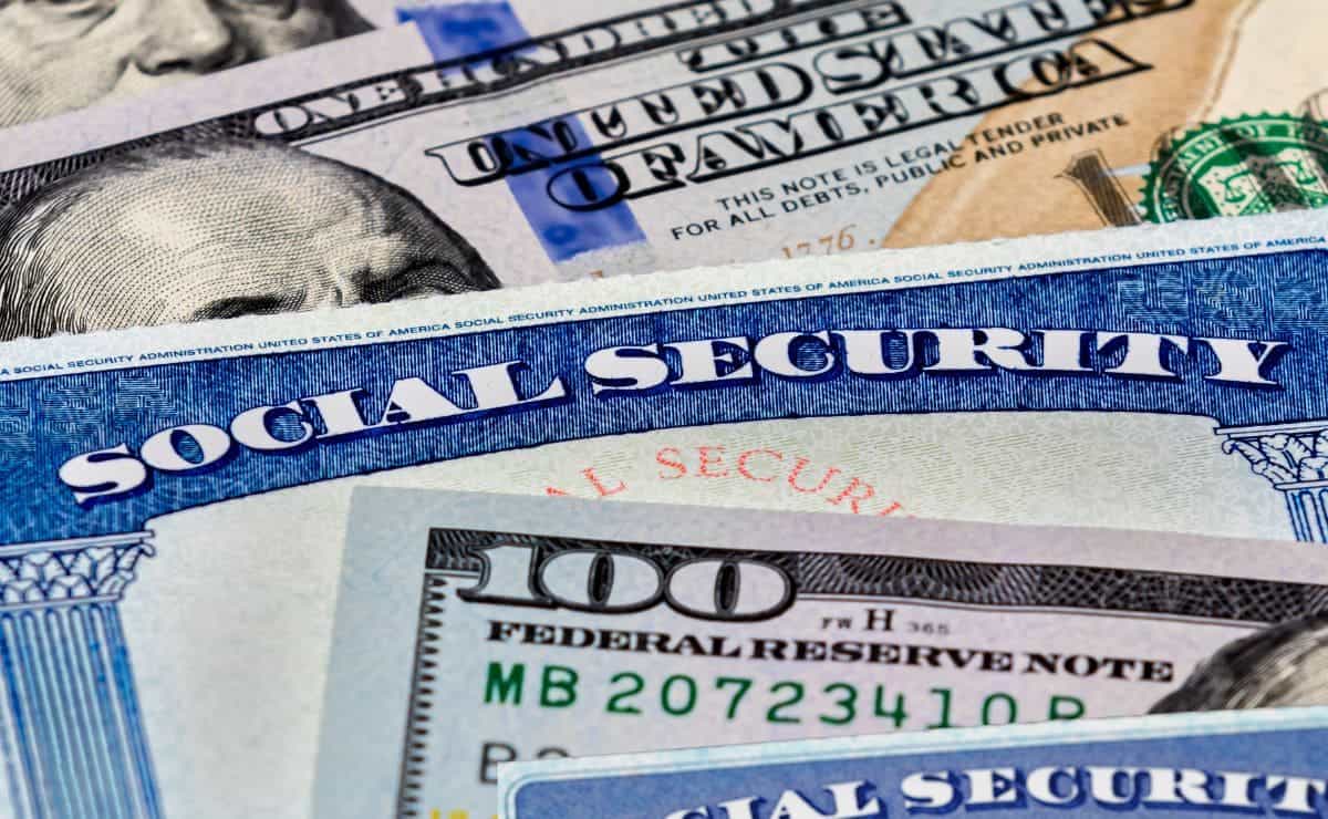 Social Security is sending extra checks up to 943 dollars to some Americans