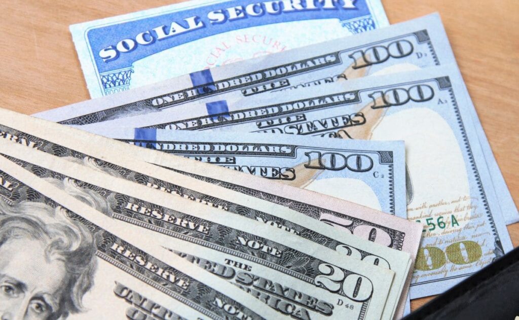 A woman has stolen more than 90,000 dollars to the Social Security Administration