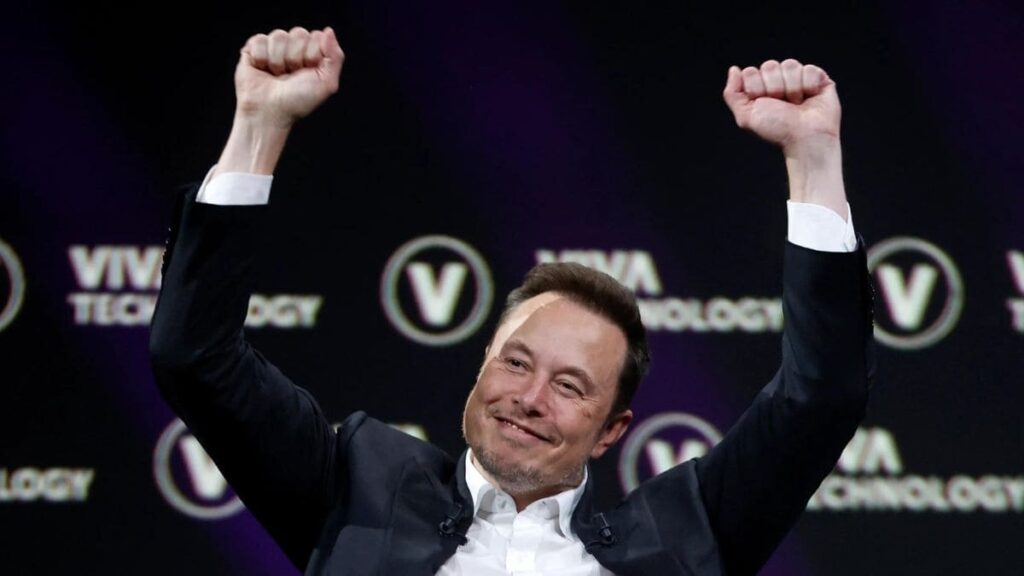 Elon Musk offers jobs to create innovative 'super app' with salaries in excess of $3,000