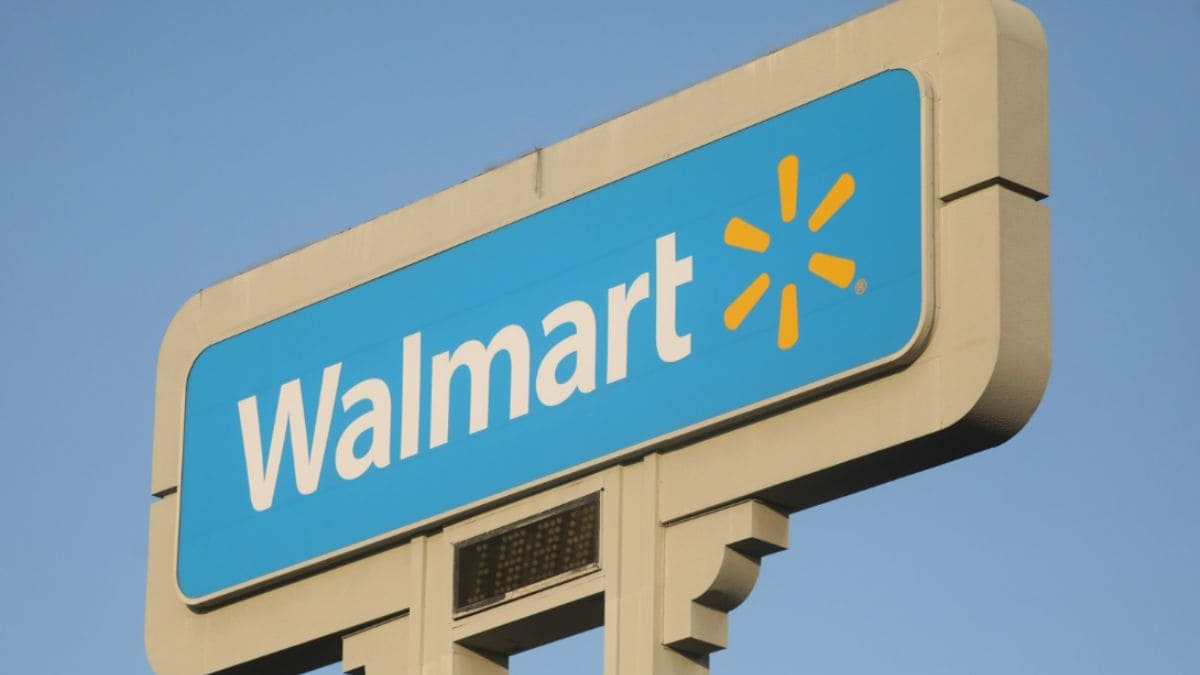 Walmart is searching for people who want to work and earn up to 0,000