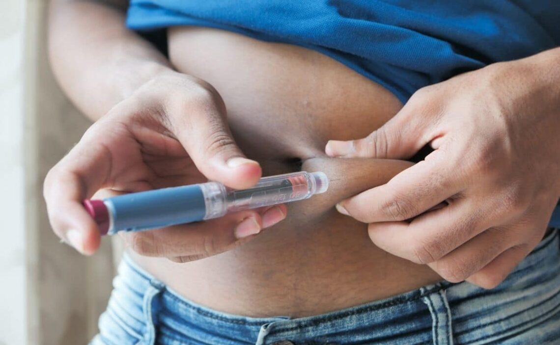 insulina pinchazo azúcar sangre diabetes glucemia glucosa salud