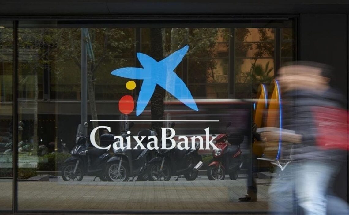 CaixaBank lanza "el más completo" servicio de atención para personas mayores