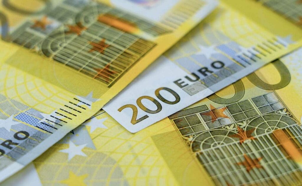 Cheque 200 euros de la Agencia Tributaria./ Foto de Canva