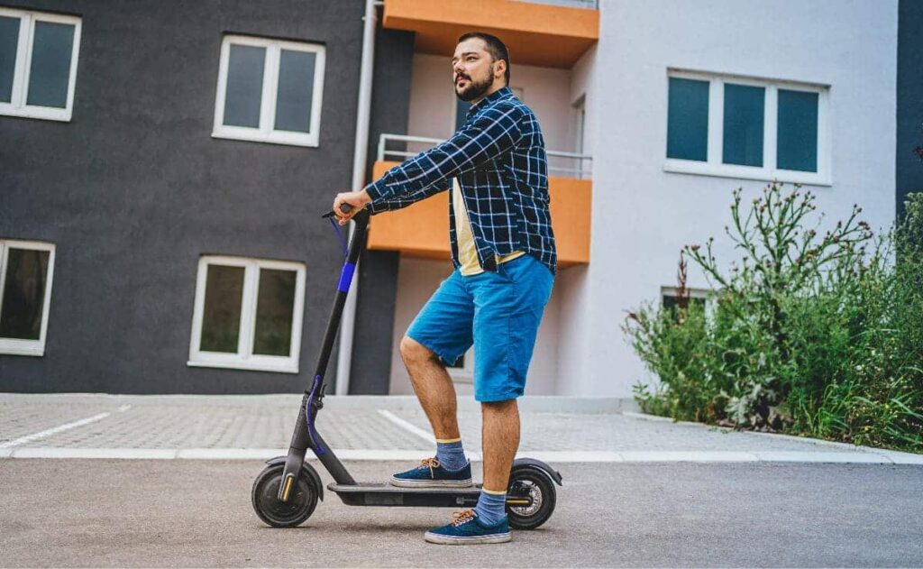 Infracciones de la DGT al conducir patinete eléctrico