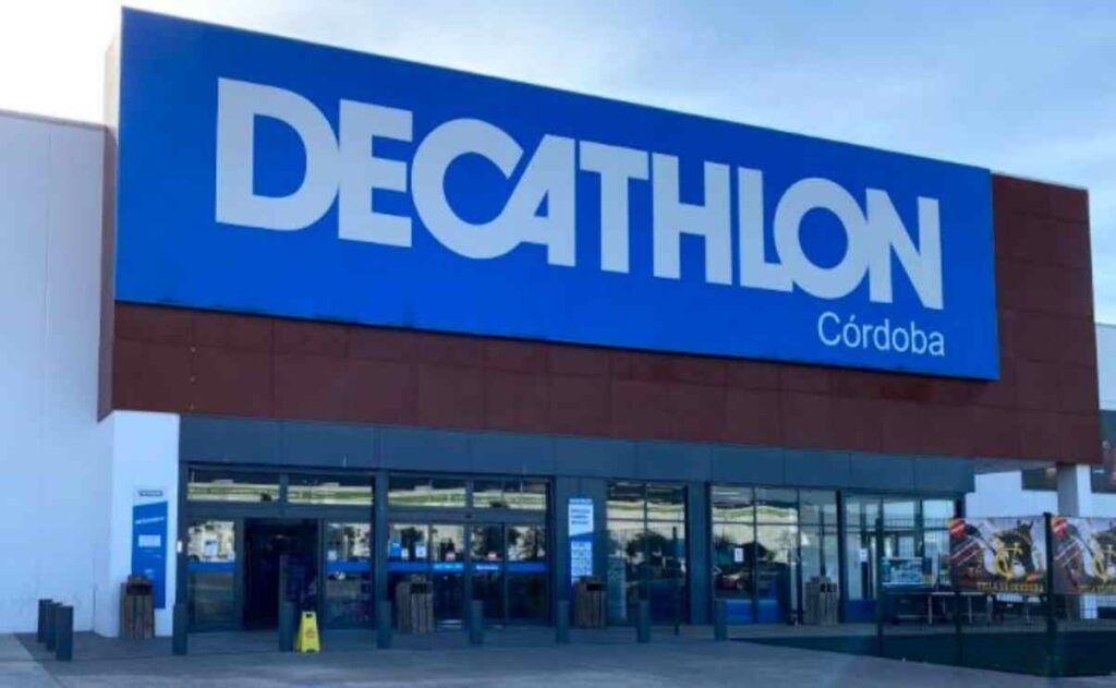 Así es la pistola de masaje que arrasa en Decathlon: mejora tus músculos