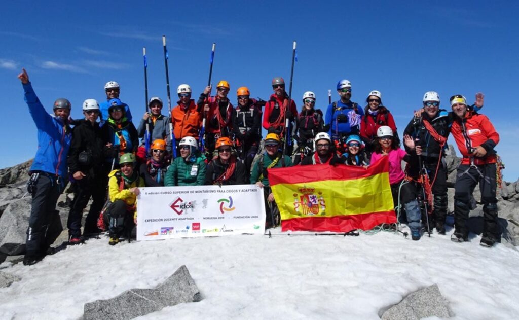 Expedición de personas con discapacidad visual en los Alpes