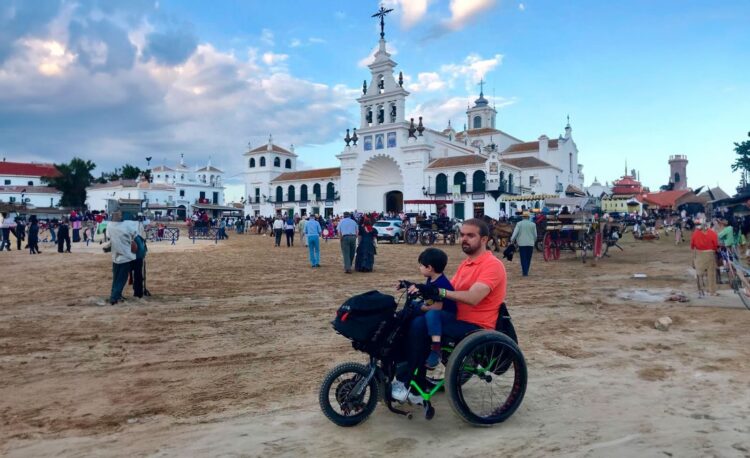 Francisco Zuasti en la aldea de El Rocio, un destino que será accesible para las personas con discapacidad