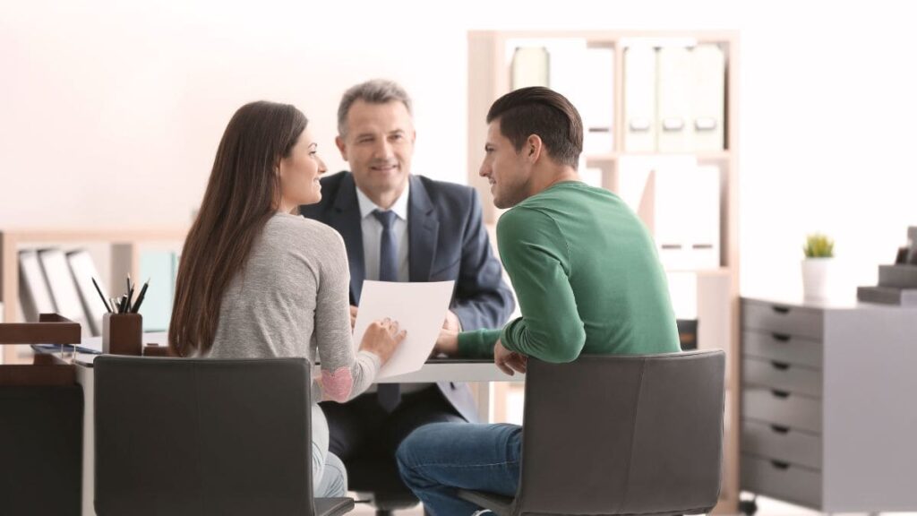 El trámite más molesto a la hora de comprar una vivienda: tendrás que pagarle esto al notario