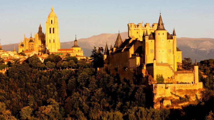 España cuenta con enclaves tan mágicos como el Alcázar de Segovia