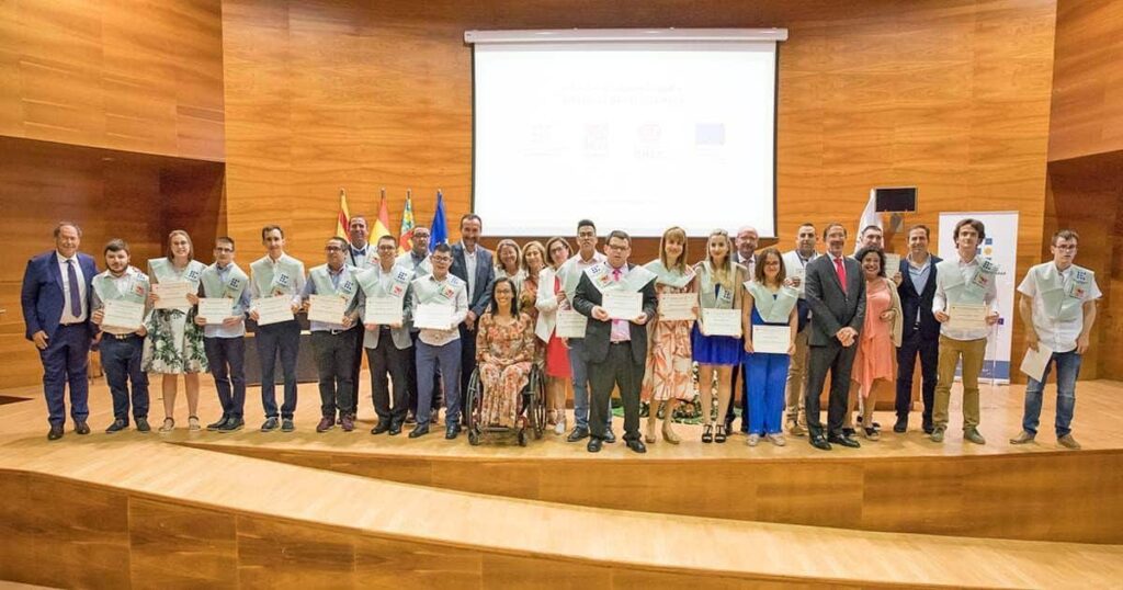 Foto Graduación jovenes con discapacidad Fundación ONCE