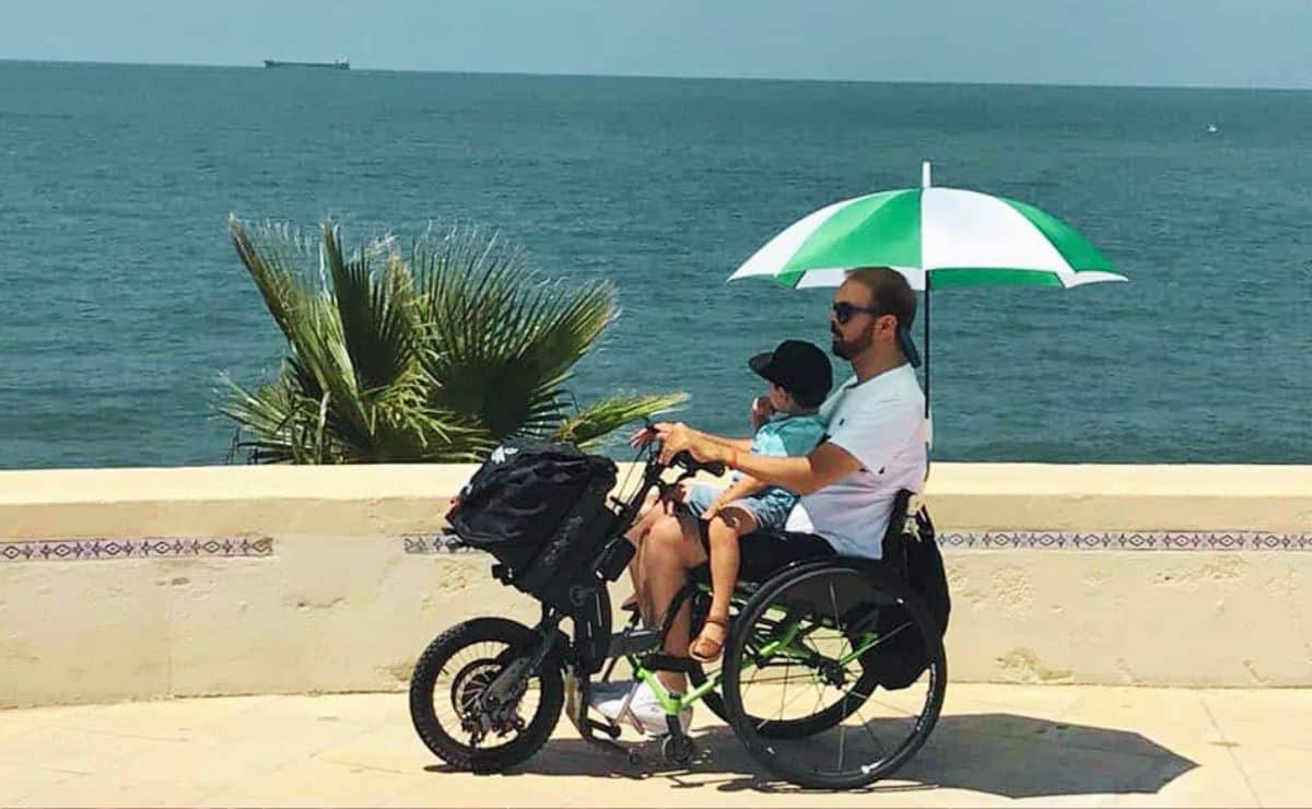 Francisco Zuasti con su batec e hijo