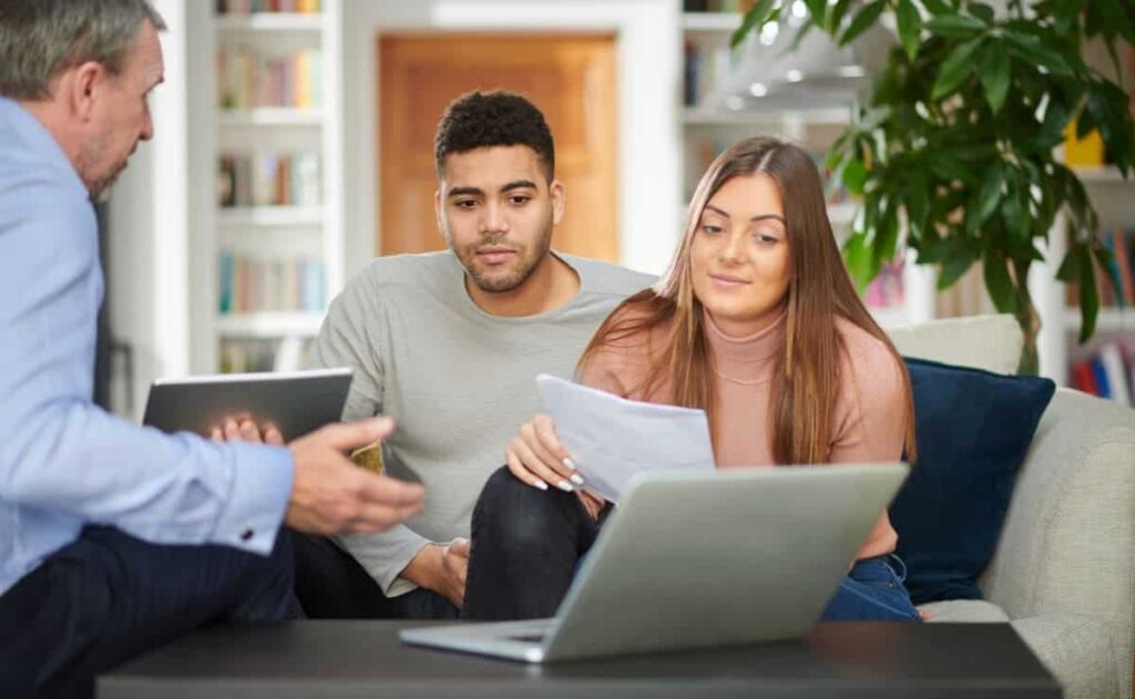 Hipoteca Joven de Unicaja Banco./ Foto de Canva