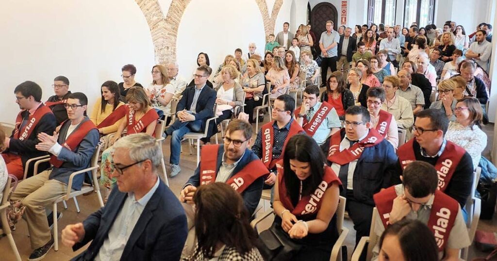 Jóvenes con discapacidad intelectual se gradúan por la Universidad Rovira i Virgili