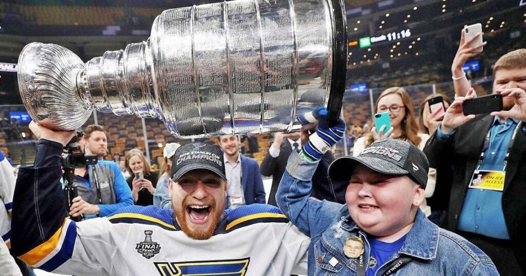 El detalle del campeón de la NHL con una pequeña seguidora enferma de HLH