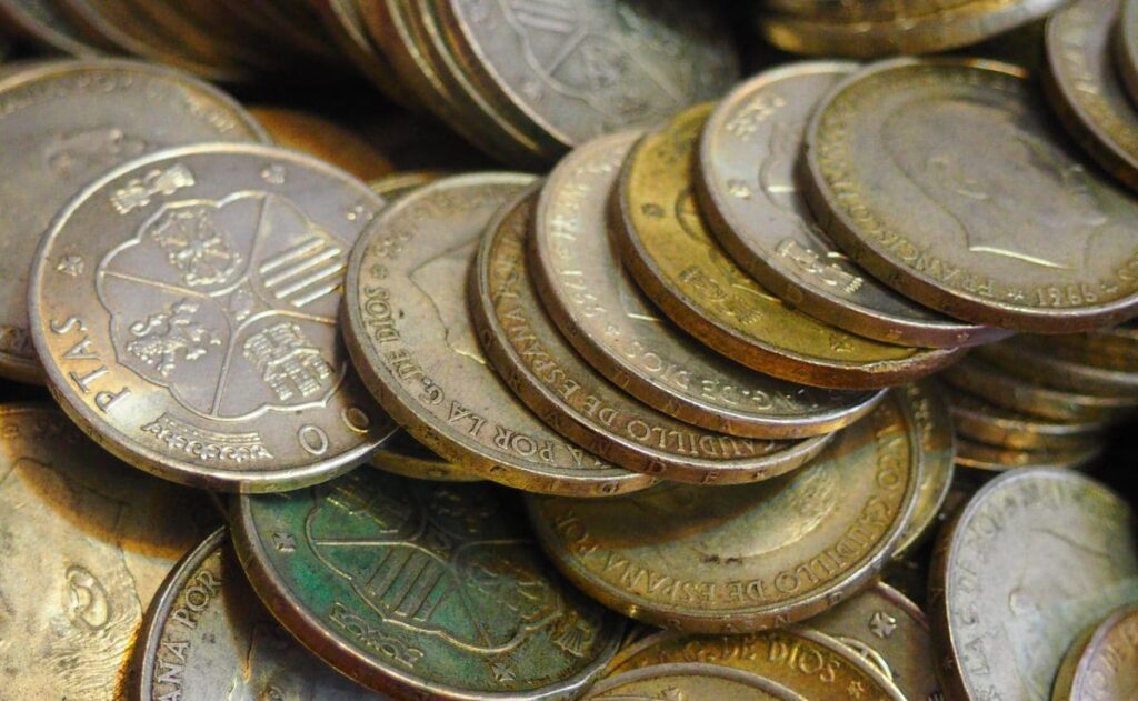 Monedas de 100 pesetas/ Licencia Adobe Stock