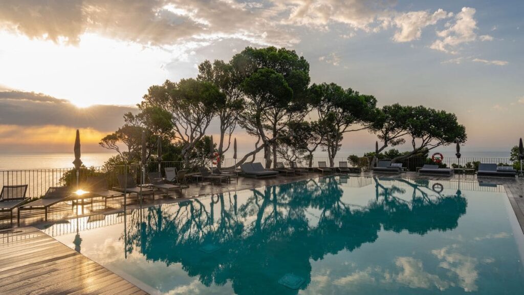 Parador de Turismo de Aiguablava, situado en la Costa Brava