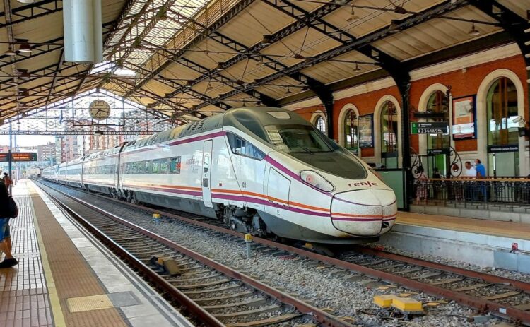 Abono de Renfe para viajar en AVE./ Foto de Renfe