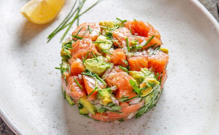 Tartar de salmón y aguacate receta