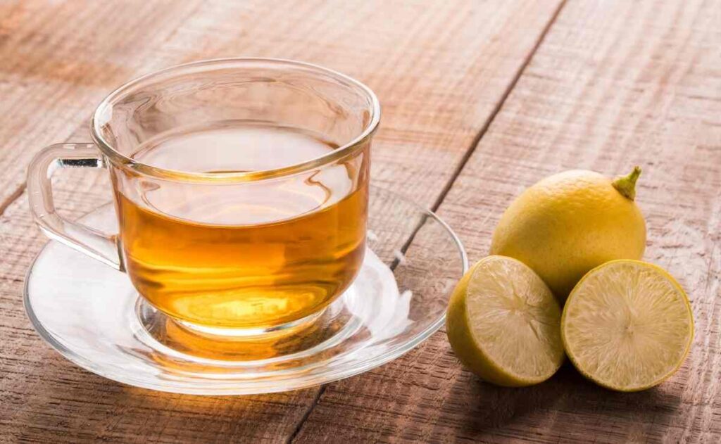 Té de limón con cáscara