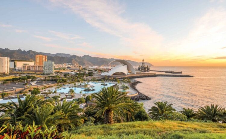 Tenerife es la isla más grande y poblada de las siete Islas Canarias