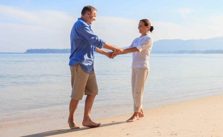 Una pareja disfrutando de los viajes del Imserso Turismo