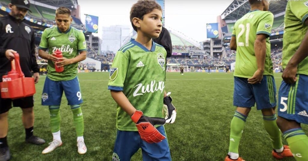 Un pequeño de 8 años con leucemia debuta ante el Borussia Dortmund