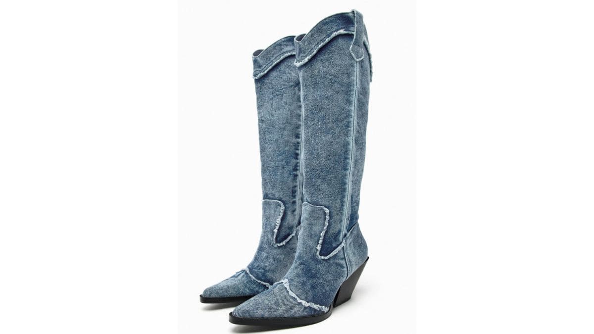 Las botas de estilo cowboy con tejido denim de Zara