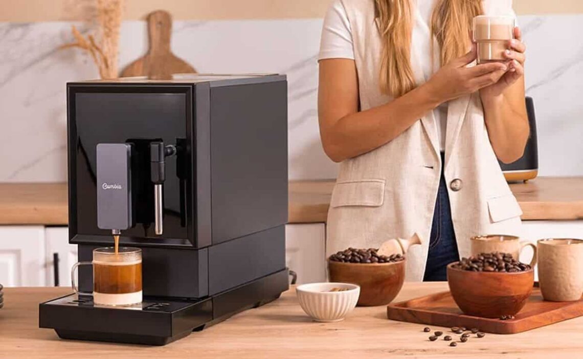 Esta es la cafetera superautomática más barata y pequeña de Cecotec:  análisis de sus características, funciones y precio