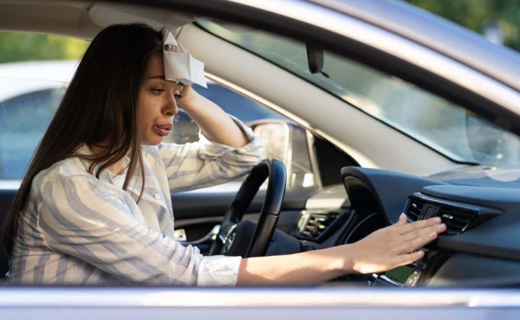 Cómo hacer que el aire acondicionado del coche enfríe antes