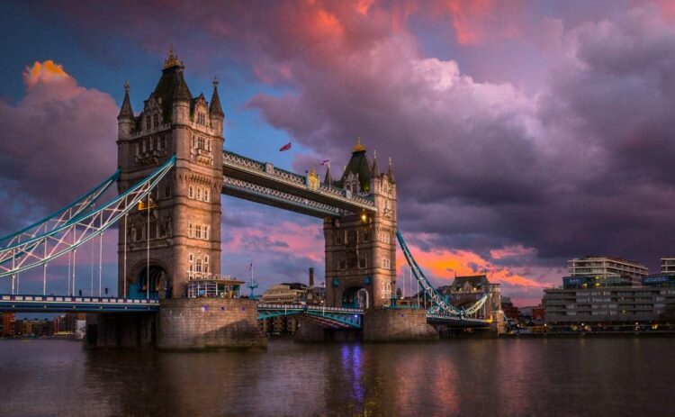 Puente de la Torre situado en Londres