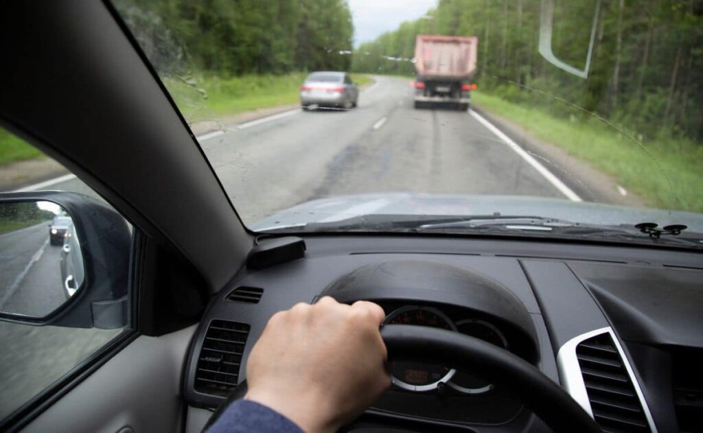 coche automóvil dgt tráfico velocidad riesgo accidente