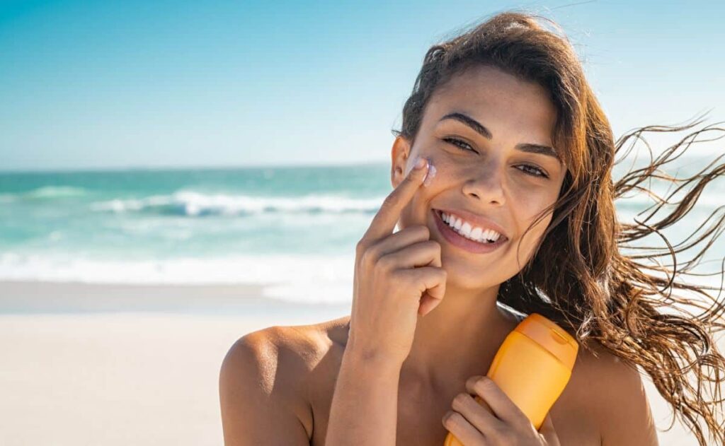 Las 3 cremas solares para rostro más recomendadas por los dermatólogos para proteger la piel