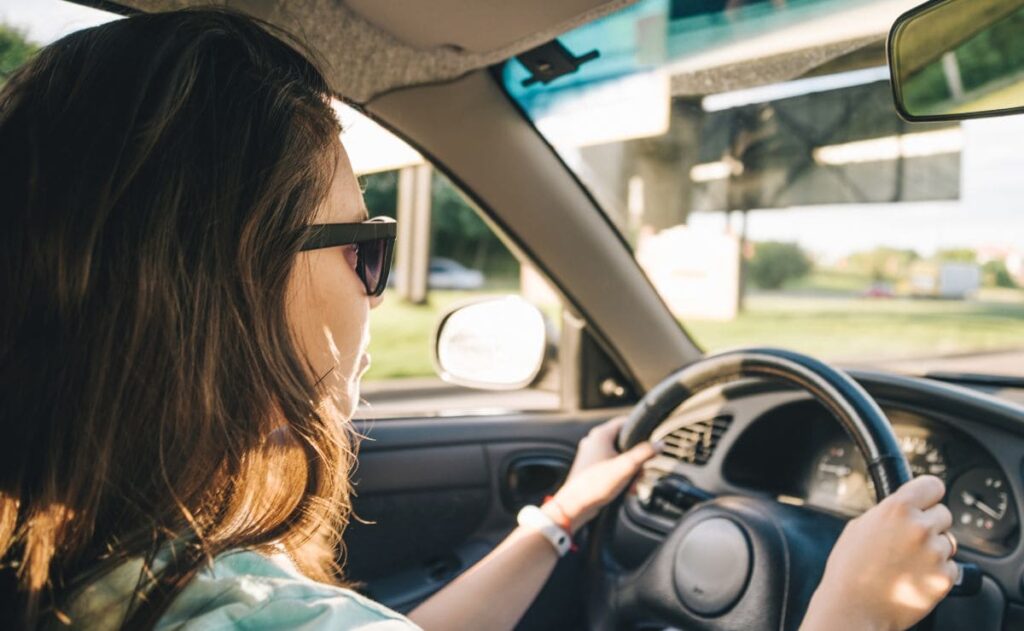 La DGT señala cuales son las mejores gafas de sol para conducir