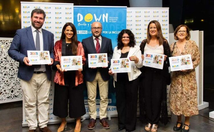 Down Sevilla presenta en Abades Triana (Sevilla) el nuevo 'calendario de la Solidaridad 2023'