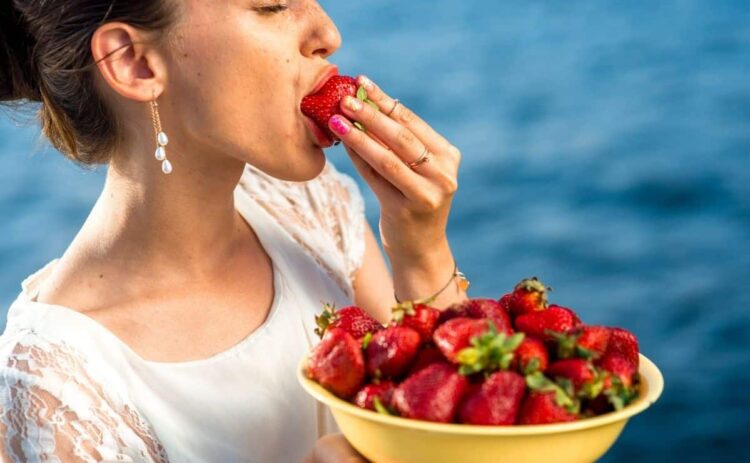 fresas alimento fruta postre corazón sangre circulación sanguínea alimento