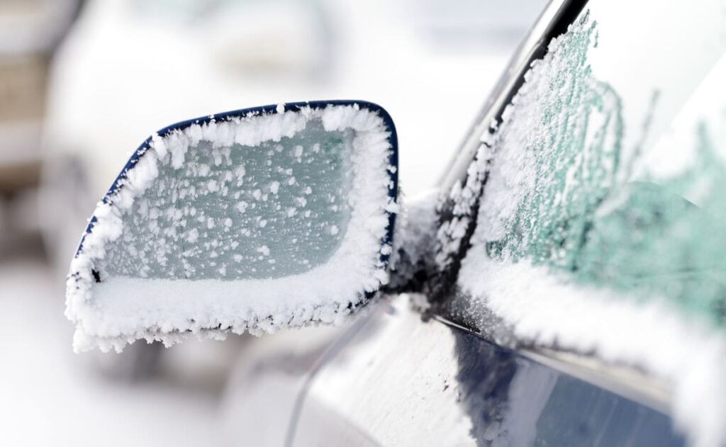 El truco para quitar el hielo del coche más efectivo lo ha dado la DGT