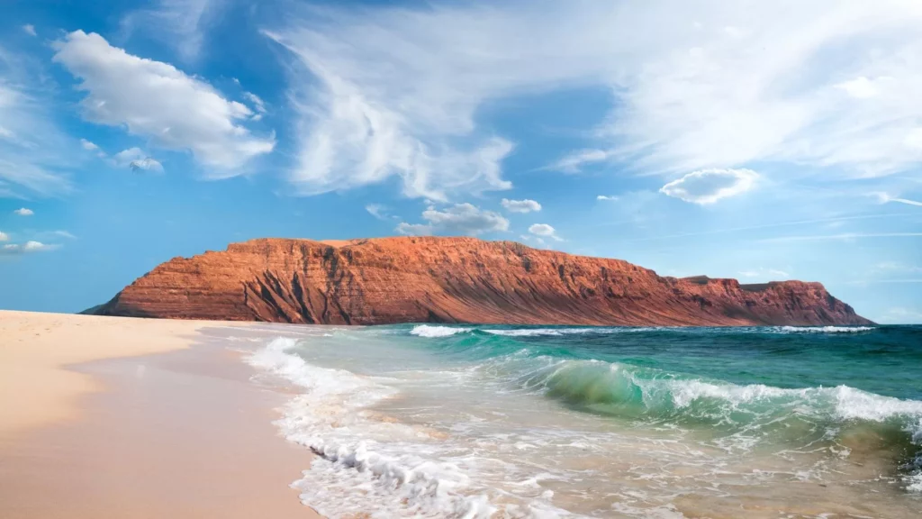 Playa de Lanzarote, destino que ofrece Carrefour Viajes