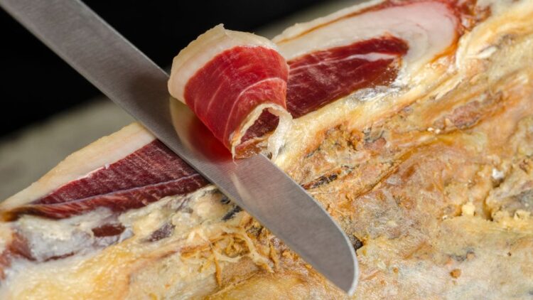 Si quieres comer buen jamón ibérico, este es el pueblo español considerado como el paraíso de este ingrediente