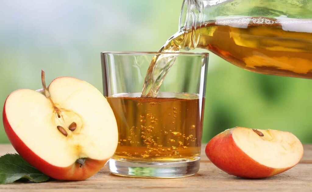 Jugo de manzana saludable para bajar los triglicéridos