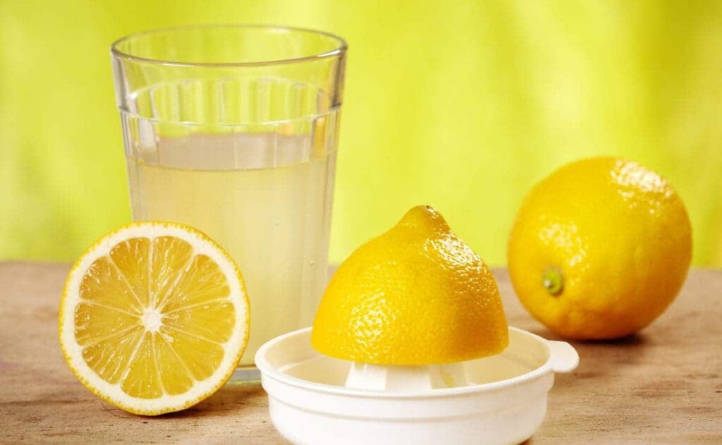 3 mitos que hay que desmentir sobre los beneficios del jugo de limón