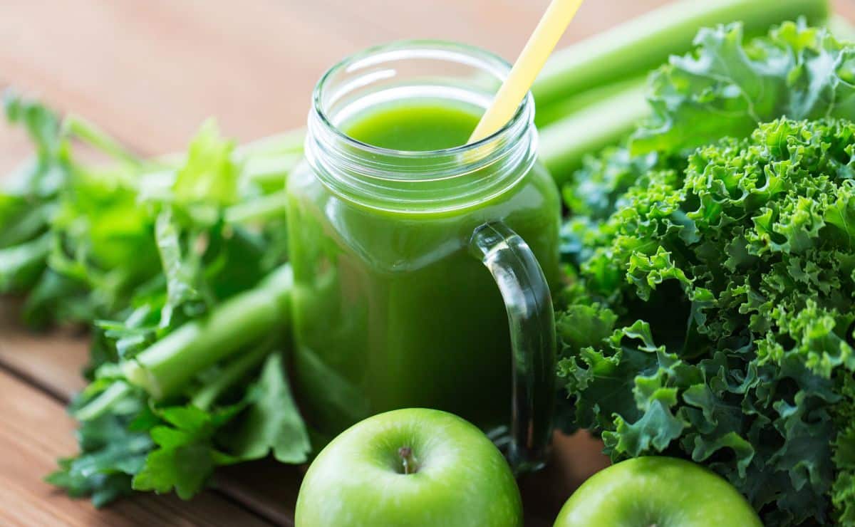jugo verde natural fruta verdura vitamina mineral