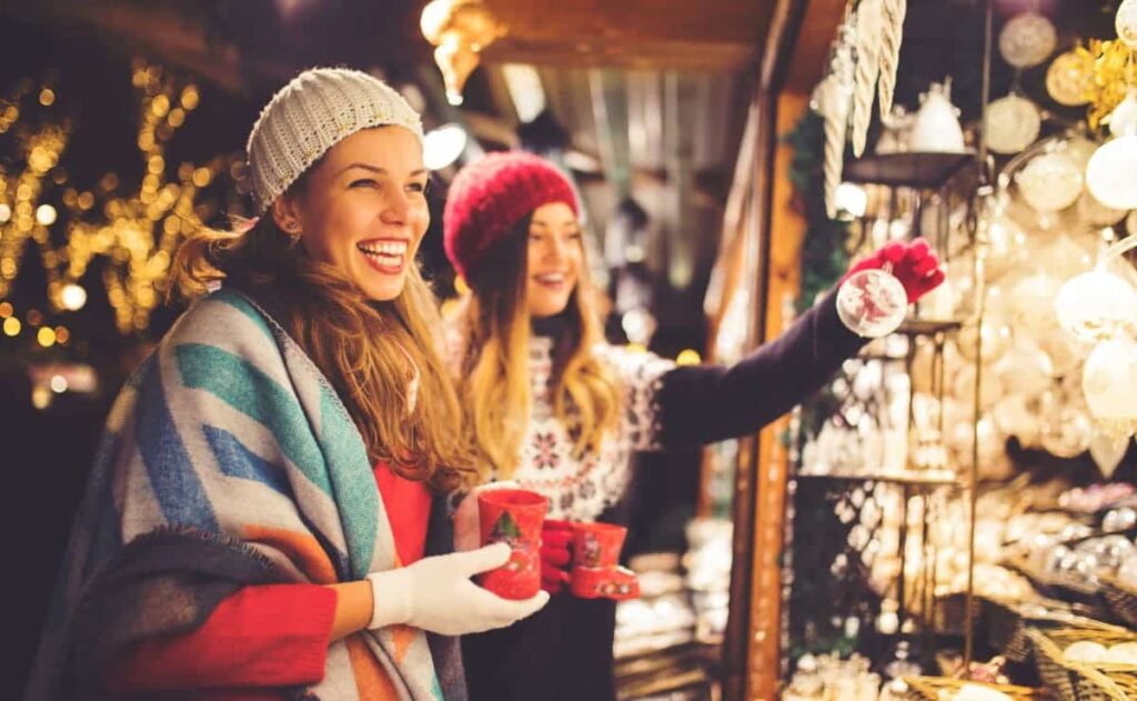 El Palacio de Pimentel acoge el primer mercadillo navideño con productos elaborados por personas con discapacidad