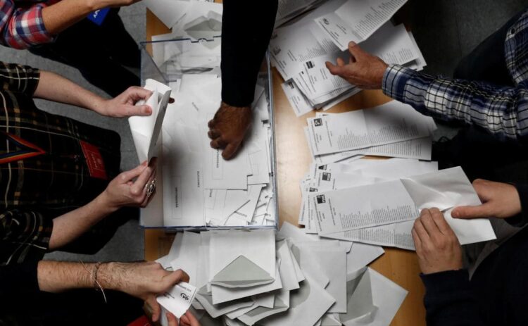 ¿Puedo librarme de la mesa electoral si tengo vacaciones pagadas?