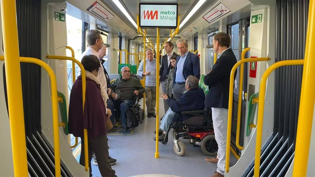 El metro de Málaga se adapta a las personas con discapacidad