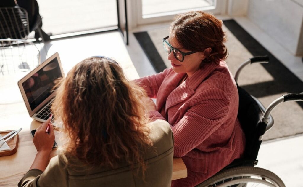 mujer con discapacidad empleo Inserta Empleo Fundación ONCE