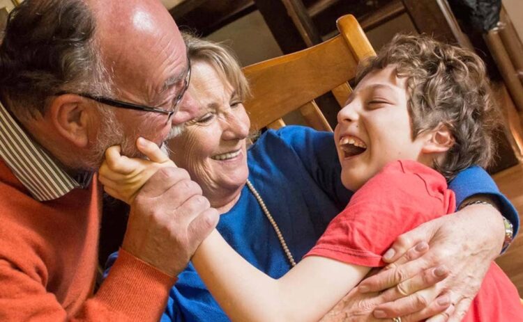 nieto con discapacidad abuelos