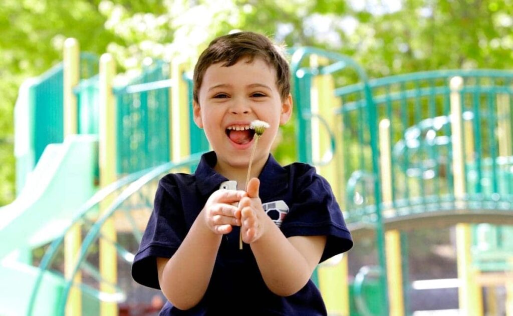 niño pequeño con autismo TEA